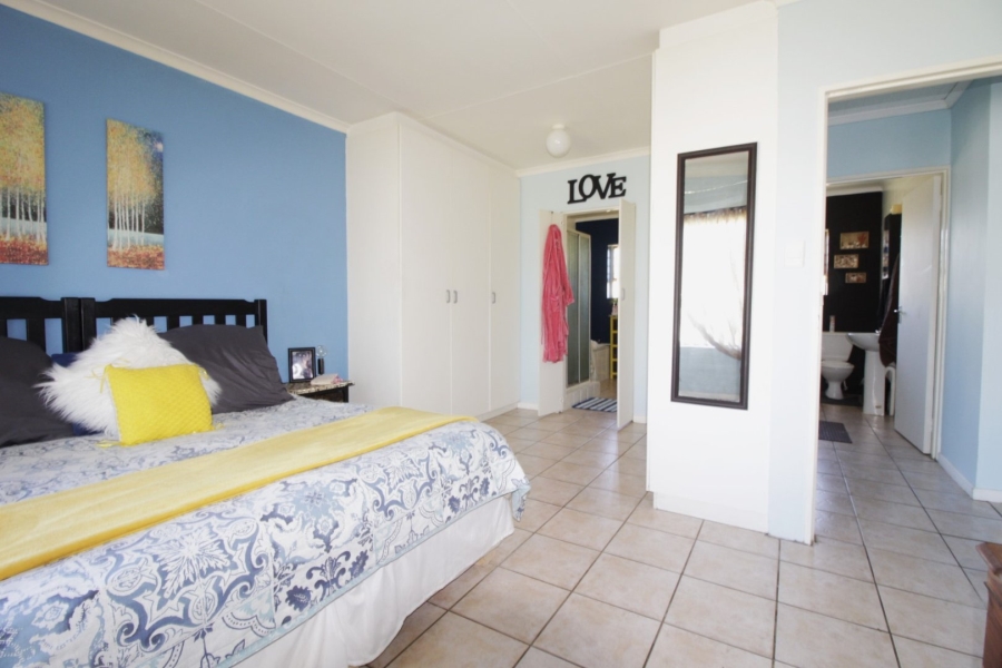 3 Bedroom Property for Sale in Wavecrest Eastern Cape